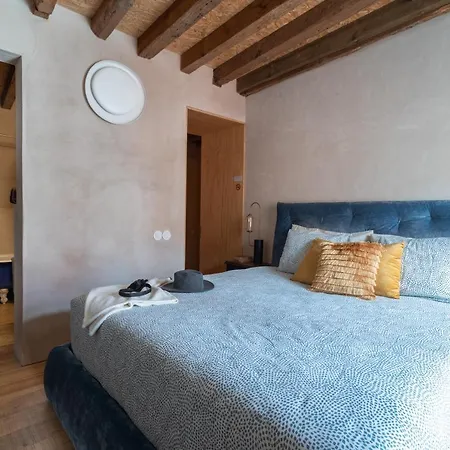 Bedroom In The 18th Century Style Habitación en casa particular
