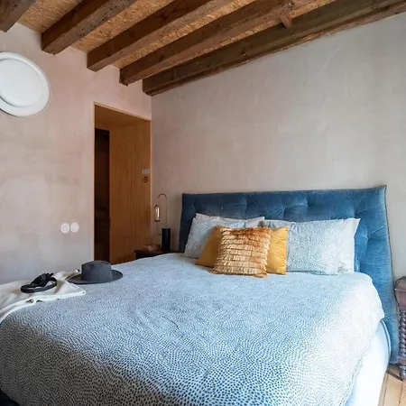 Bedroom In The 18th Century Style Homestay szállás Lisboa